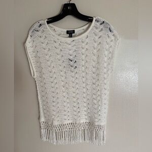 Women’s white crochet, short-sleeve tassel crop top Jones New York, NWT.
